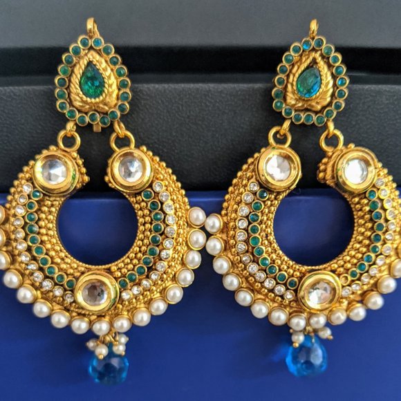 Aksitha earrings - Picture 2 of 7